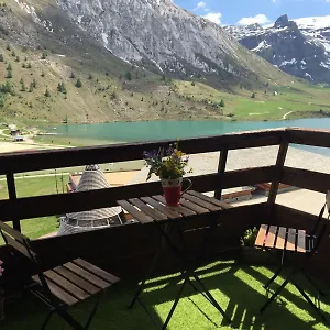 https://grand-studio-vue-sur-lac.hotels-rhonealpes.com
